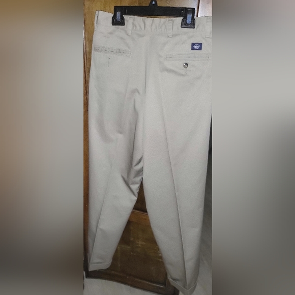 Dockers Pants Mens Dockers 3x30 Khaki Chino Pleated Cuffed Pants